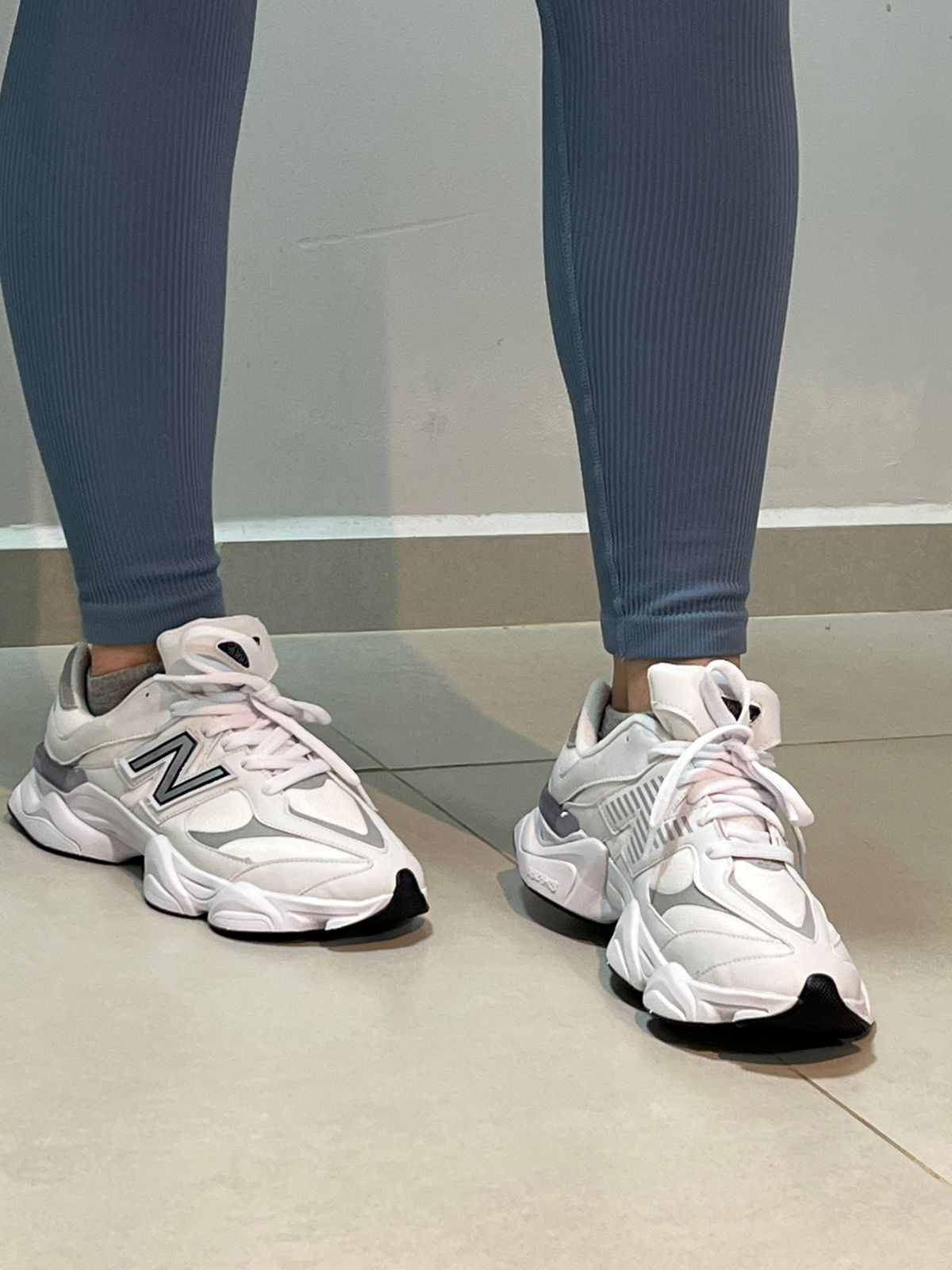 New Balance Branco e Cinza